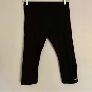 LORNA JANE black capri leggings